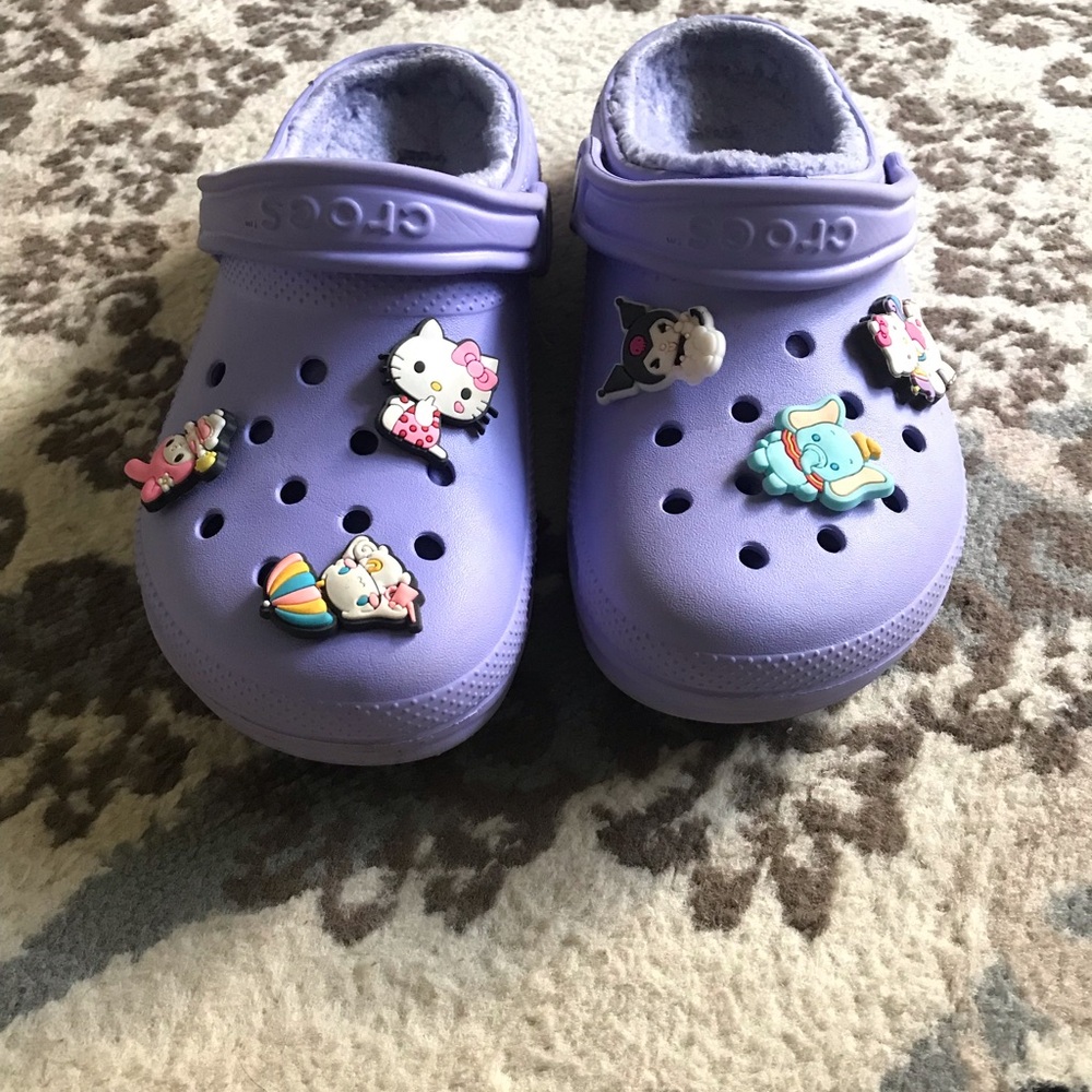 Crocs  girls  with  kibitz